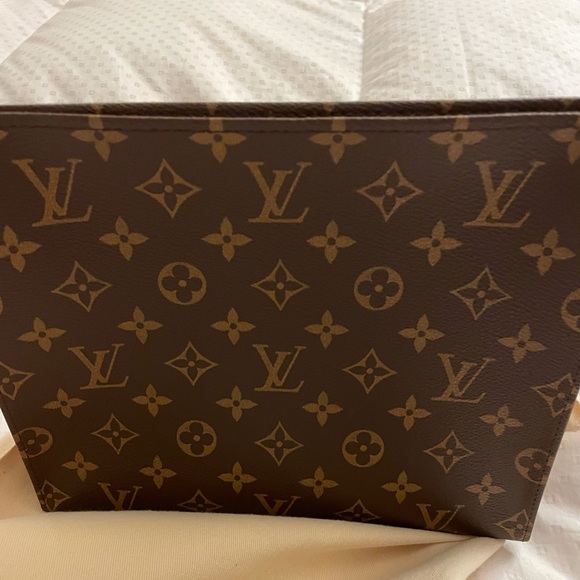 Louis Vuitton Toiletry 26 - Picture 1 of 8